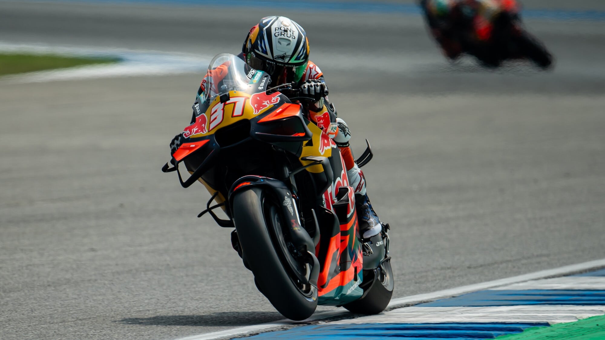 GP Thailandia: Acosta batte Marquez “con giallo” e vince la Sprint, Bezzecchi a terra