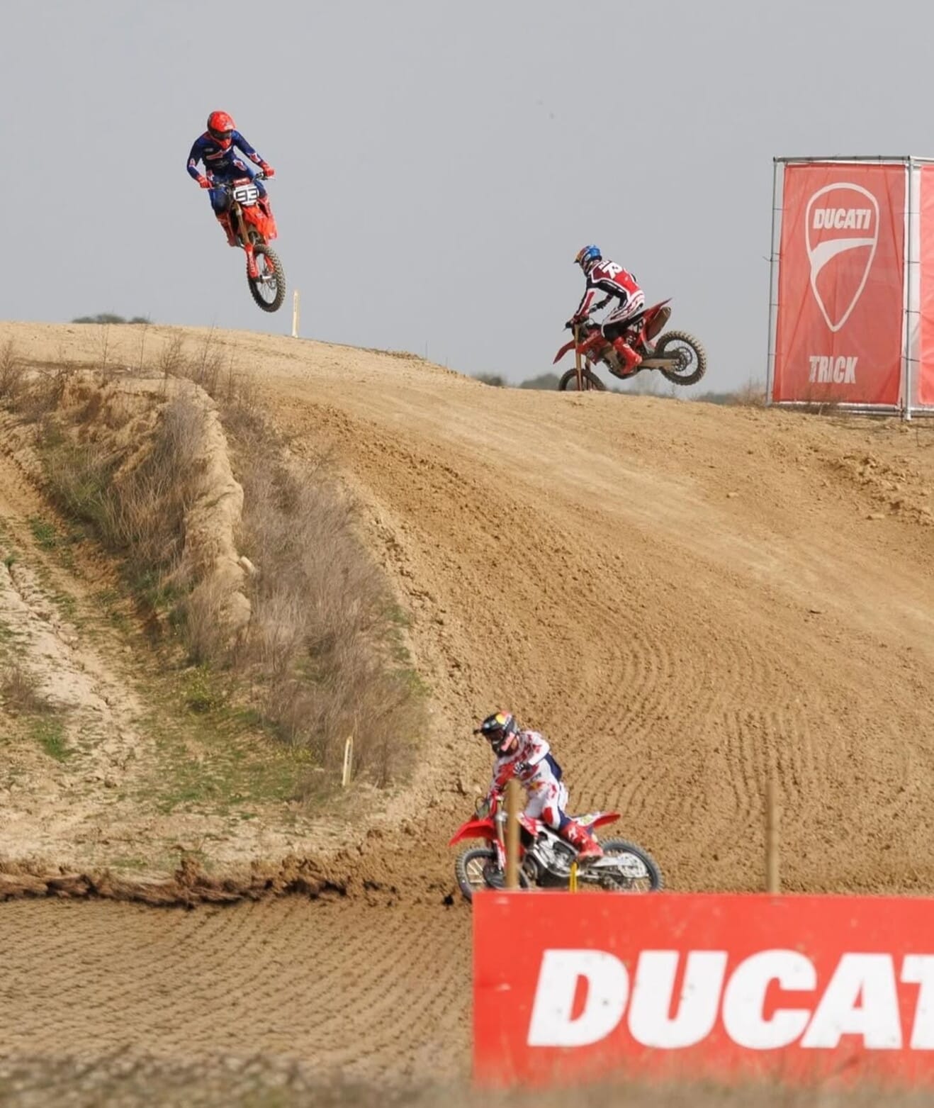 MotoGP, l'allenamento di Marc Marquez con le gomme tassellate
