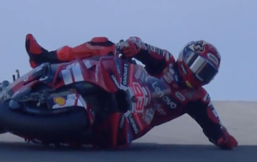 MotoGP USA, inizio da dimenticare per Marquez: la sequenza della caduta in curva 10