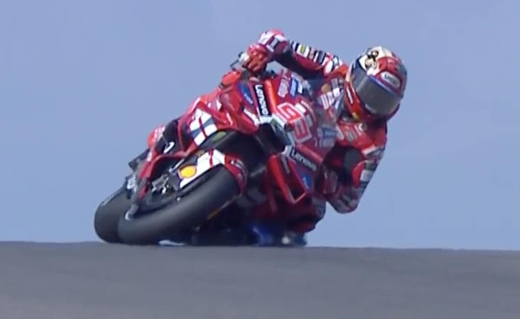 MotoGP USA, inizio da dimenticare per Marquez: la sequenza della caduta in curva 10