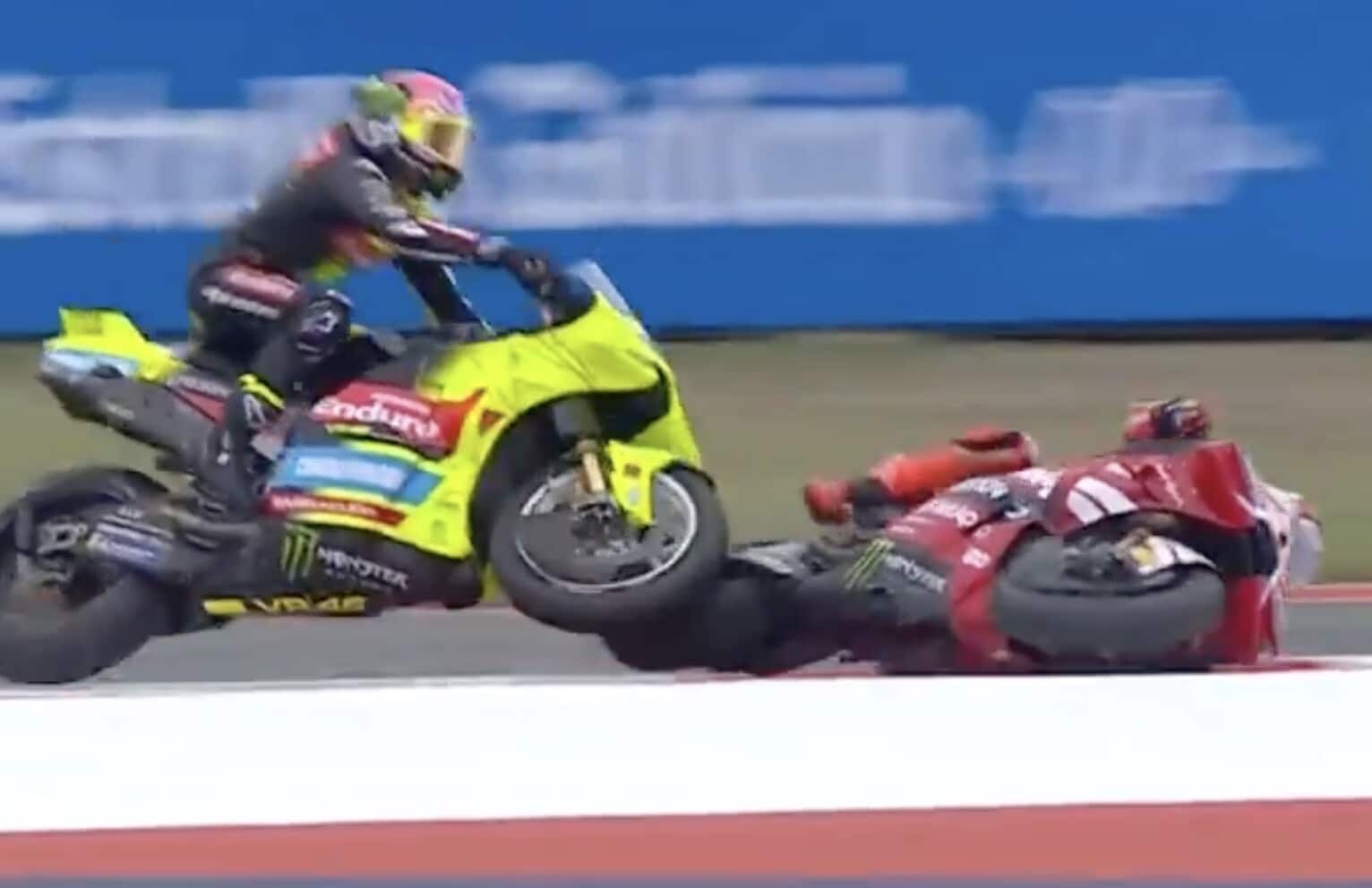 MotoGP, Marquez sbaglia e stende Di Giannantonio: la sequenza