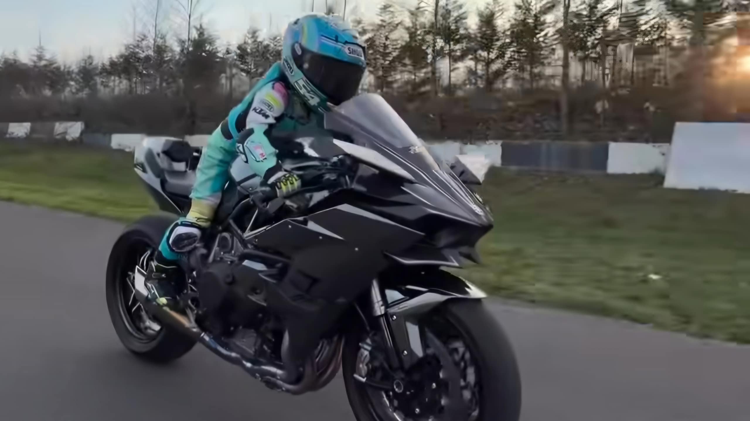 Zayn Sofuoglu a 6 anni sulla Kawasaki Ninja H2 R: sempre più estremo!