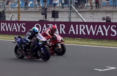 MotoGP, paura per Marc Marquez rischia l'incidente nelle prove di partenza
