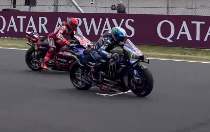 MotoGP, paura per Marc Marquez rischia l'incidente nelle prove di partenza