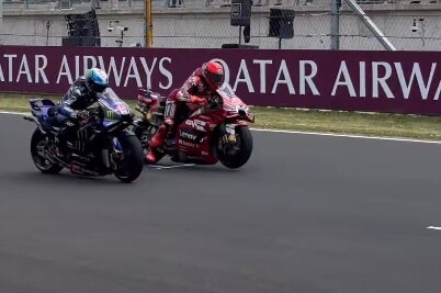 MotoGP, paura per Marc Marquez rischia l'incidente nelle prove di partenza