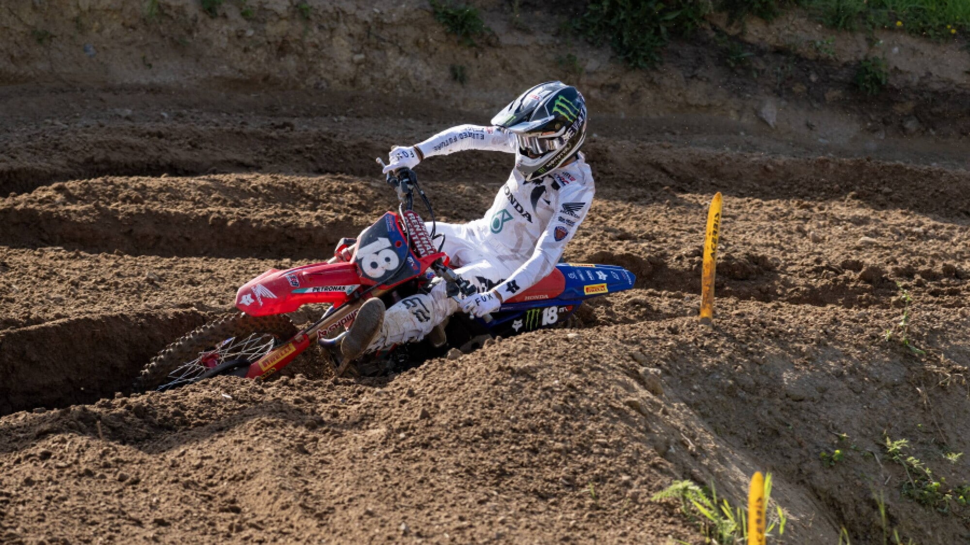 MXGP di Lettonia: pole per Lata ed Herlings