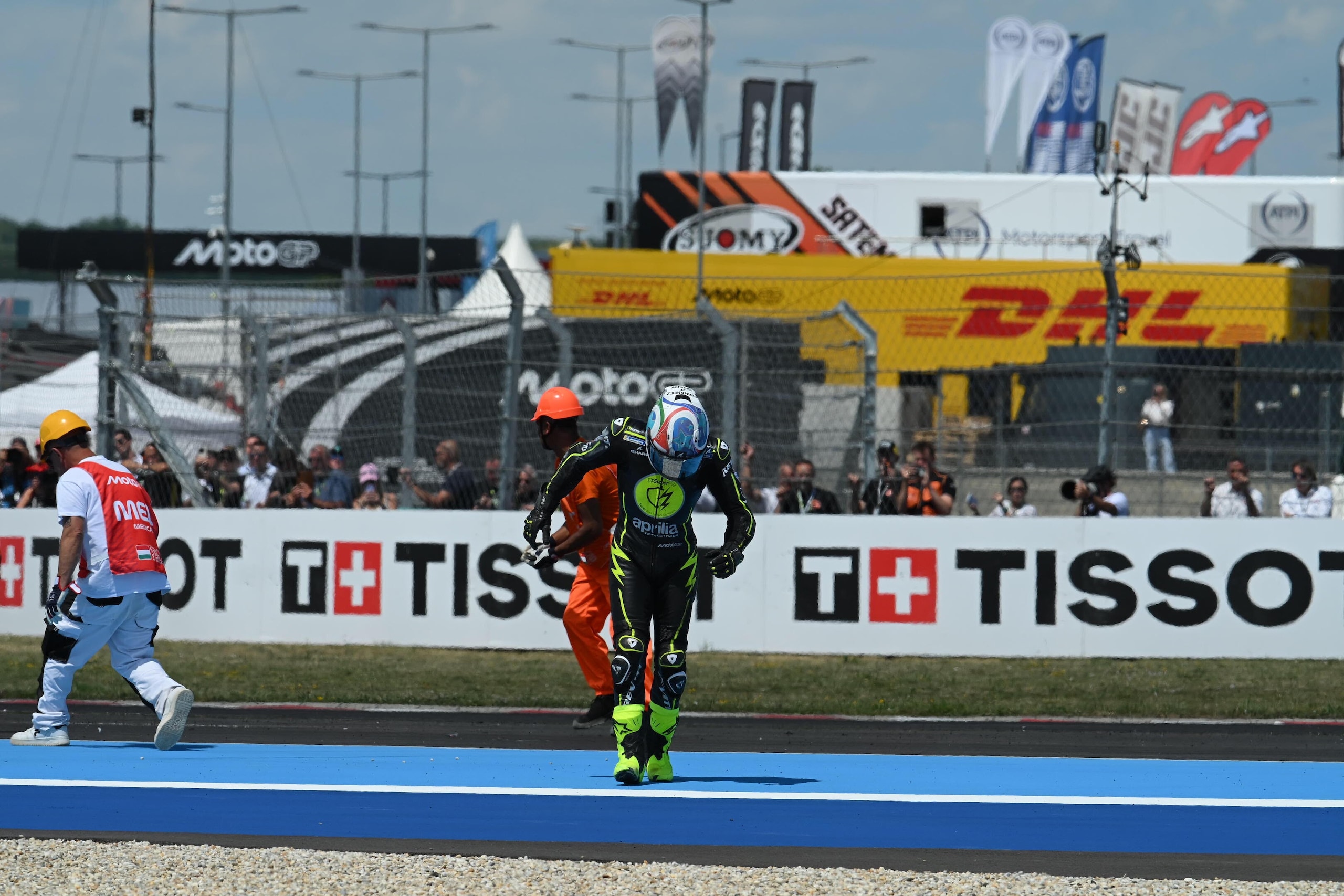 Mega caduta in MotoGP, Martin fa "strike": tutte le foto