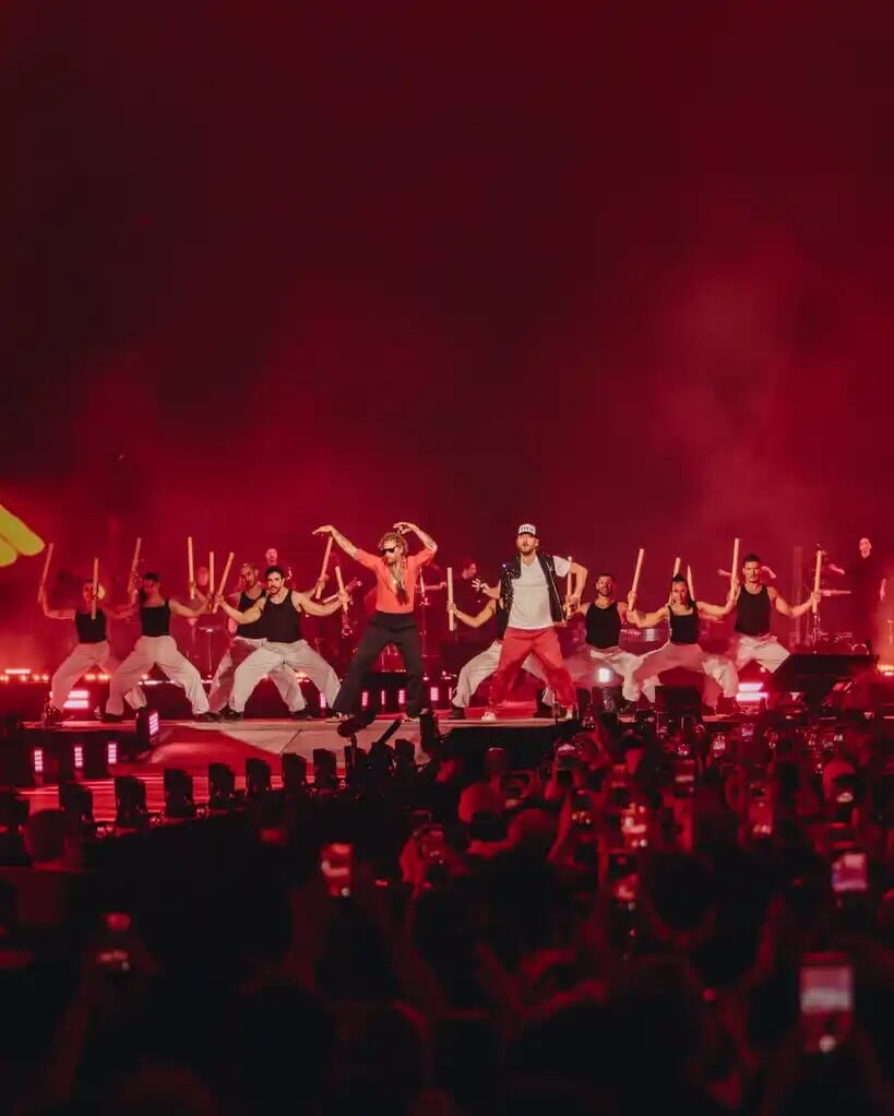 Valentino Rossi insieme a Jovanotti al concerto da record di Cremonini