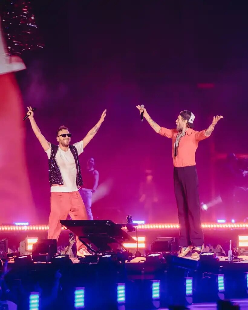 Valentino Rossi insieme a Jovanotti al concerto da record di Cremonini