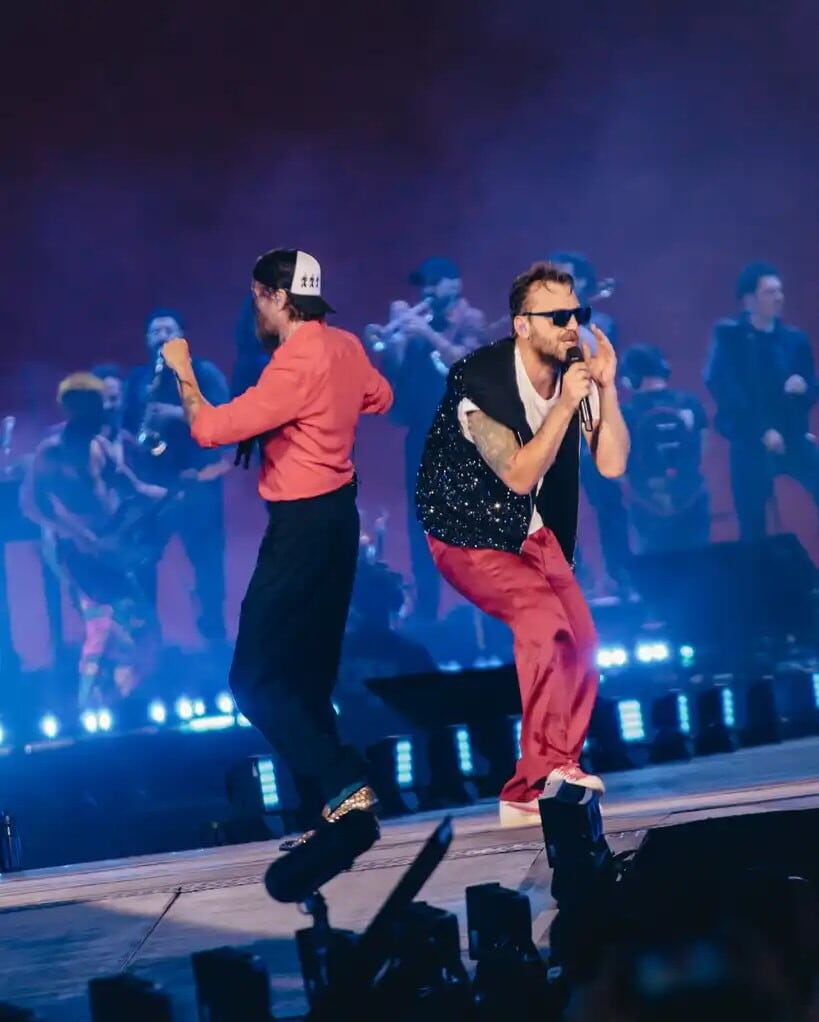 Valentino Rossi insieme a Jovanotti al concerto da record di Cremonini
