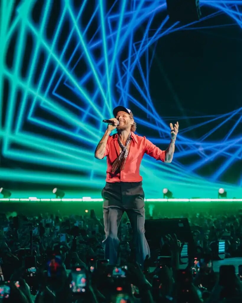 Valentino Rossi insieme a Jovanotti al concerto da record di Cremonini