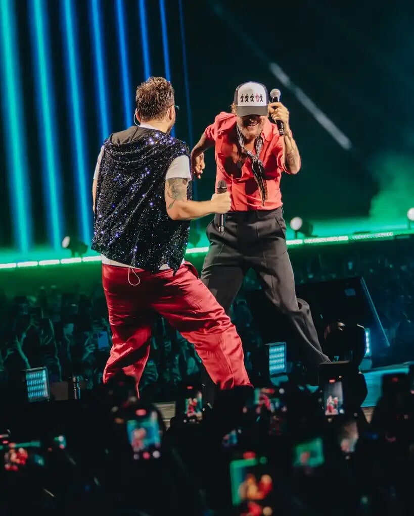Valentino Rossi insieme a Jovanotti al concerto da record di Cremonini