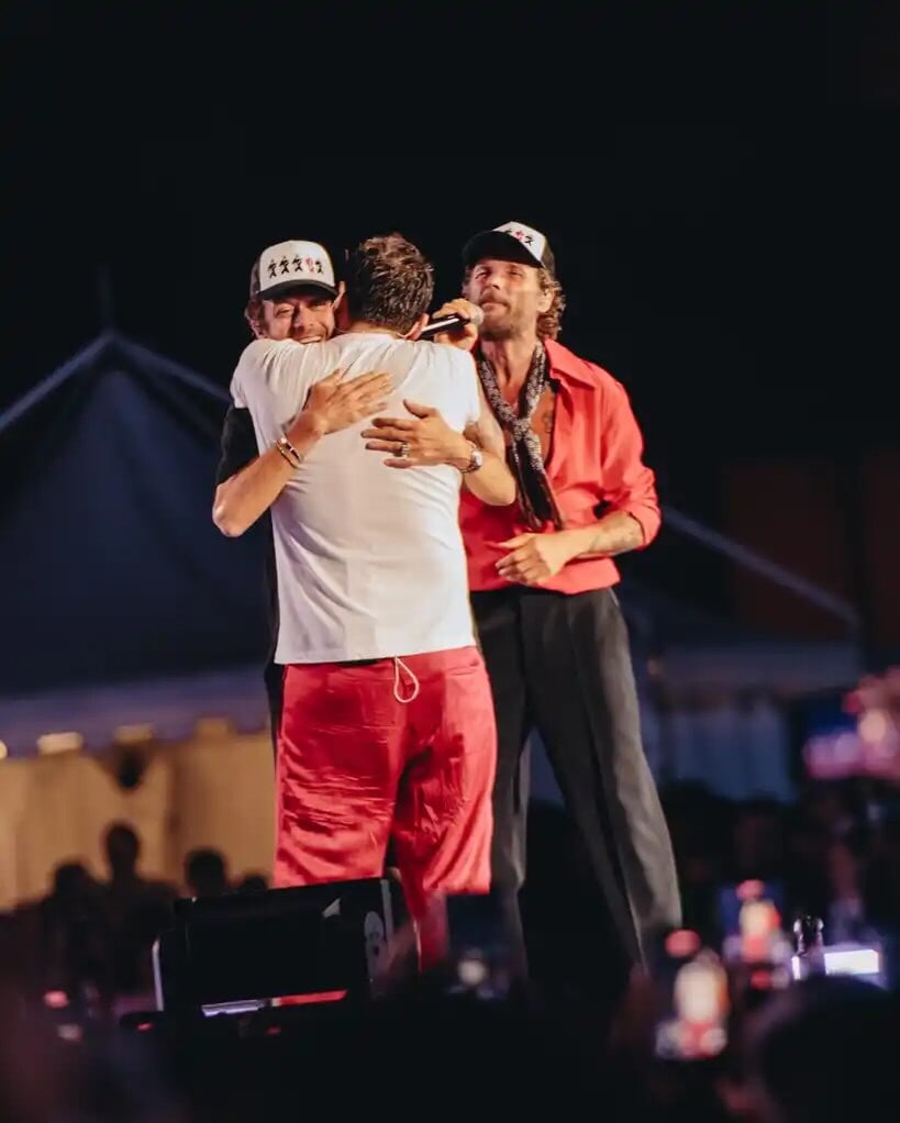 Valentino Rossi insieme a Jovanotti al concerto da record di Cremonini