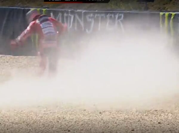 MotoGP, sciocca caduta di Marc Marquez: finisce in maniera brusca nella ghiaia