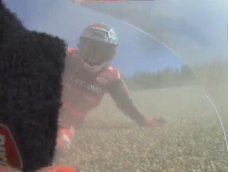 MotoGP, brutta caduta di Marquez: Ducati distrutta