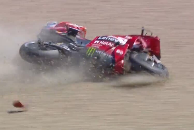 MotoGP, brutta caduta di Marquez: Ducati distrutta