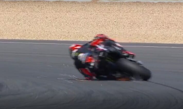 MotoGP, la caduta pericolosa di Bezzecchi: tutte le foto