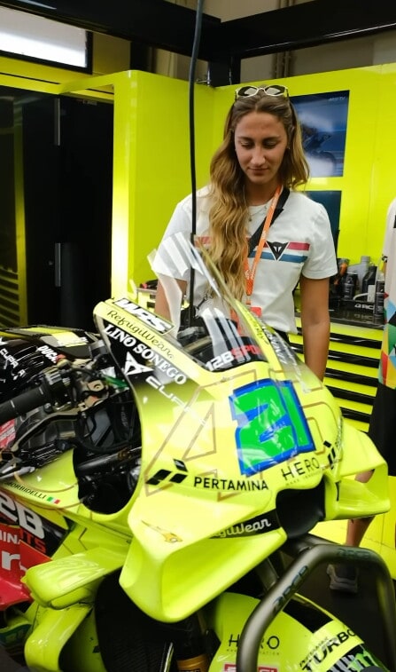 Simona Quadarella dalla vasca delle Olimpiadi alla MotoGP
