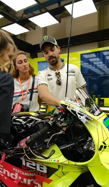 Simona Quadarella dalla vasca delle Olimpiadi alla MotoGP