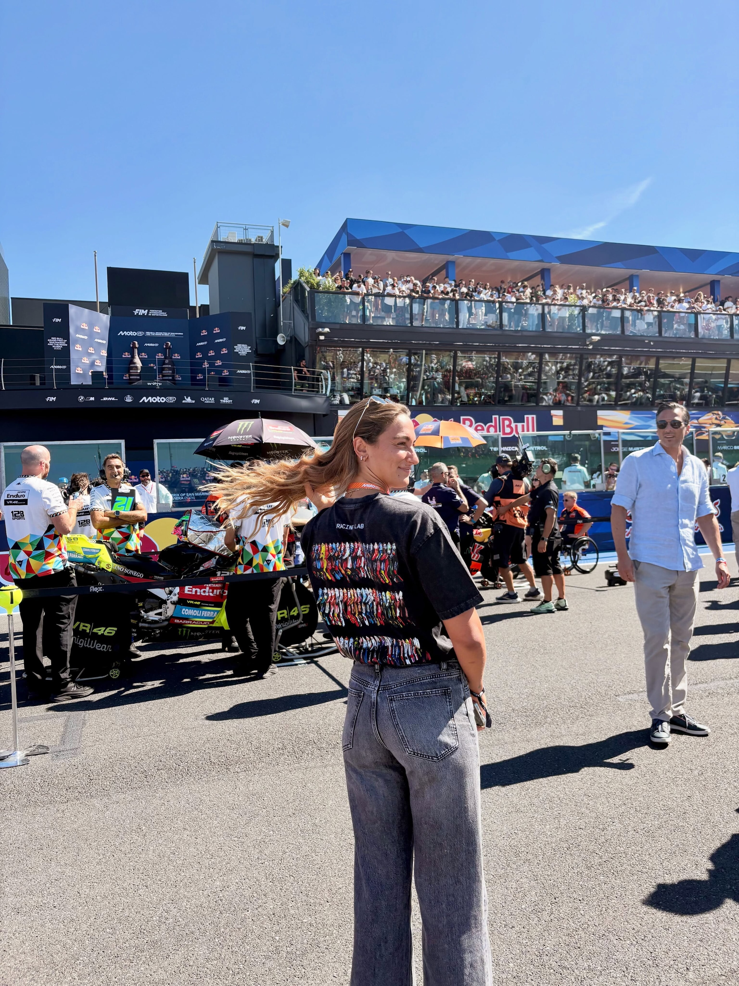 Simona Quadarella dalla vasca delle Olimpiadi alla MotoGP