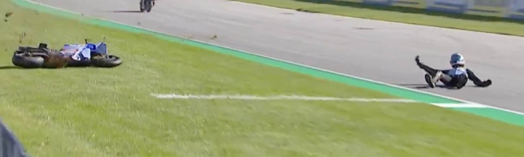 Alex Marquez a terra... in rettilineo! La sequenza della caduta