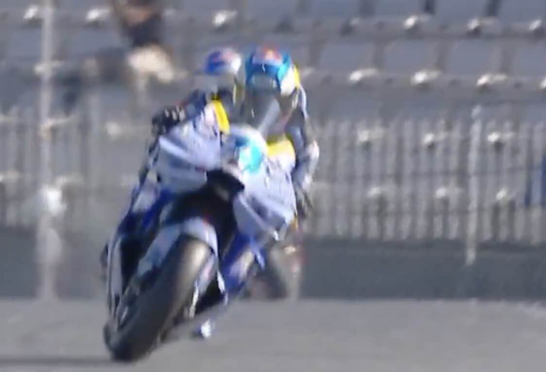 Alex Marquez a terra... in rettilineo! La sequenza della caduta