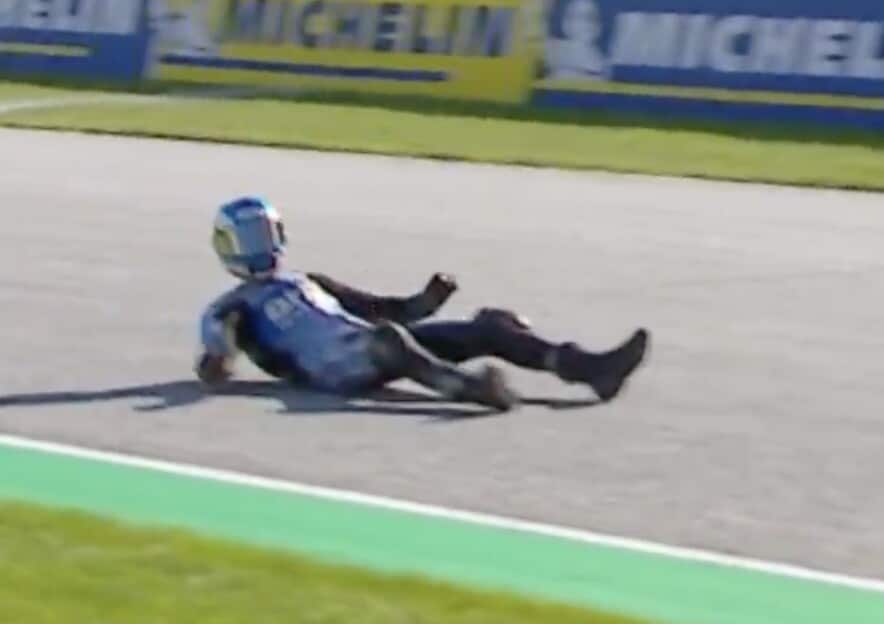 Alex Marquez a terra... in rettilineo! La sequenza della caduta