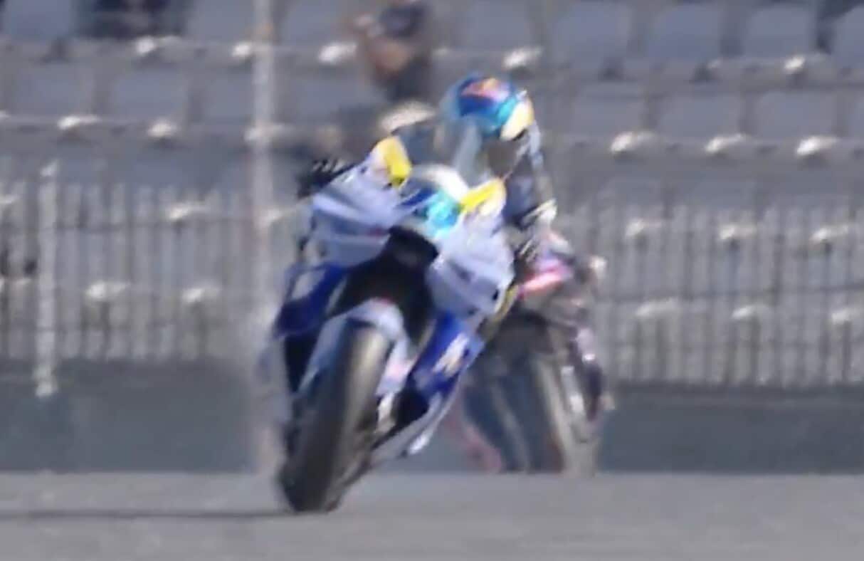 Alex Marquez a terra... in rettilineo! La sequenza della caduta