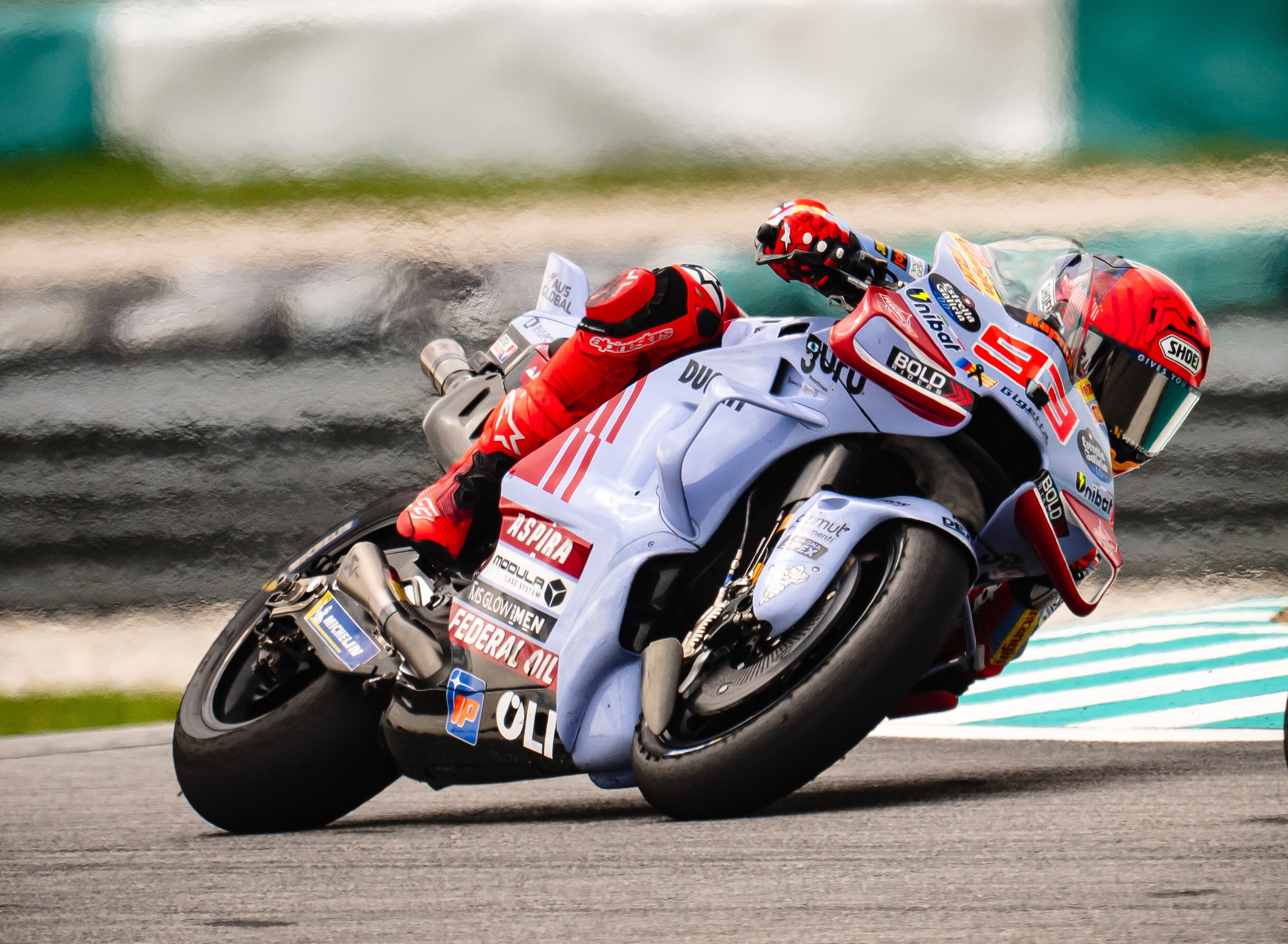 IP mette un tetto al prezzo della benzina: ma ricordate quando correva con Biaggi, Rossi e Márquez?