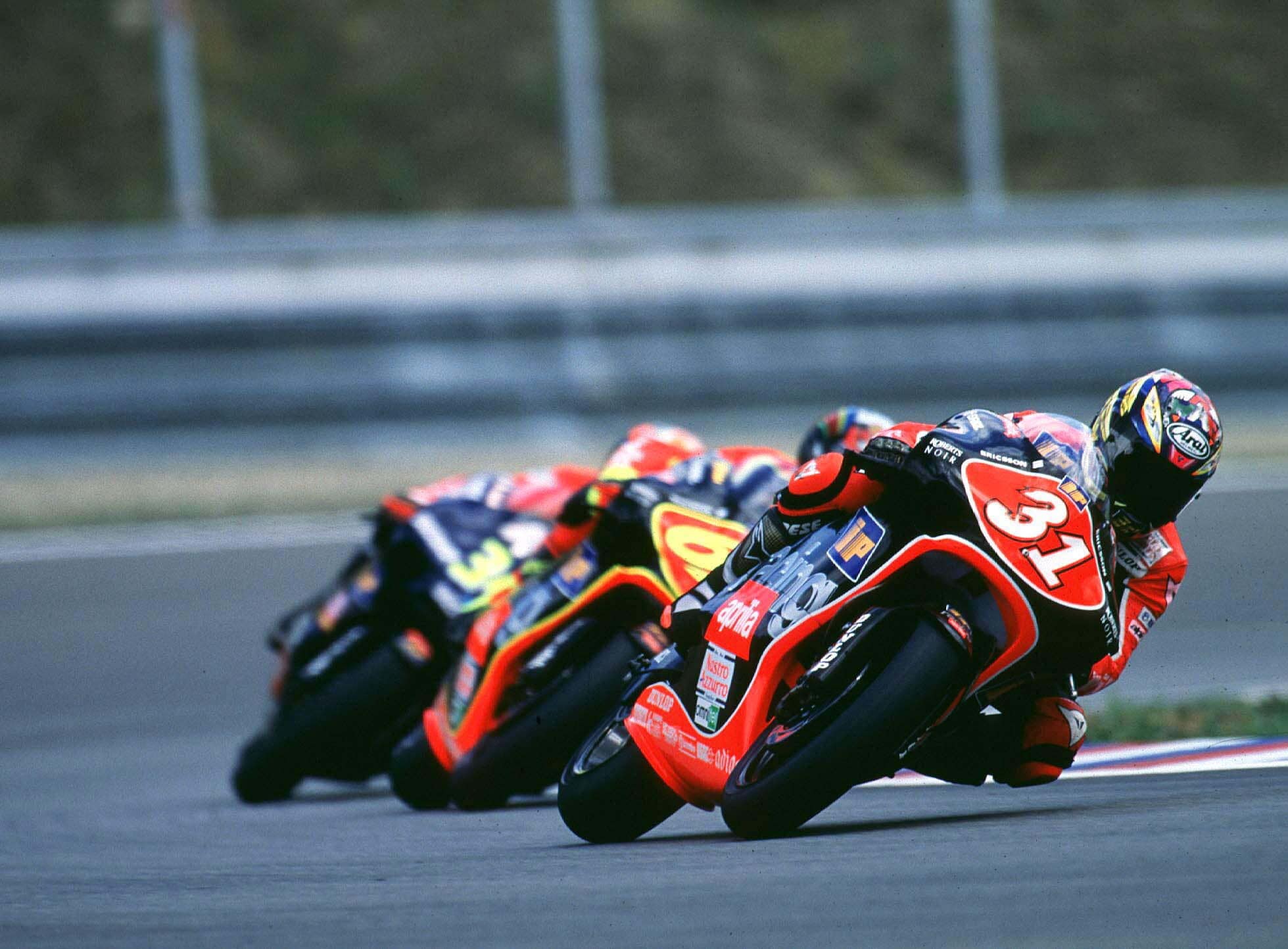 IP mette un tetto al prezzo della benzina: ma ricordate quando correva con Biaggi, Rossi e Márquez?