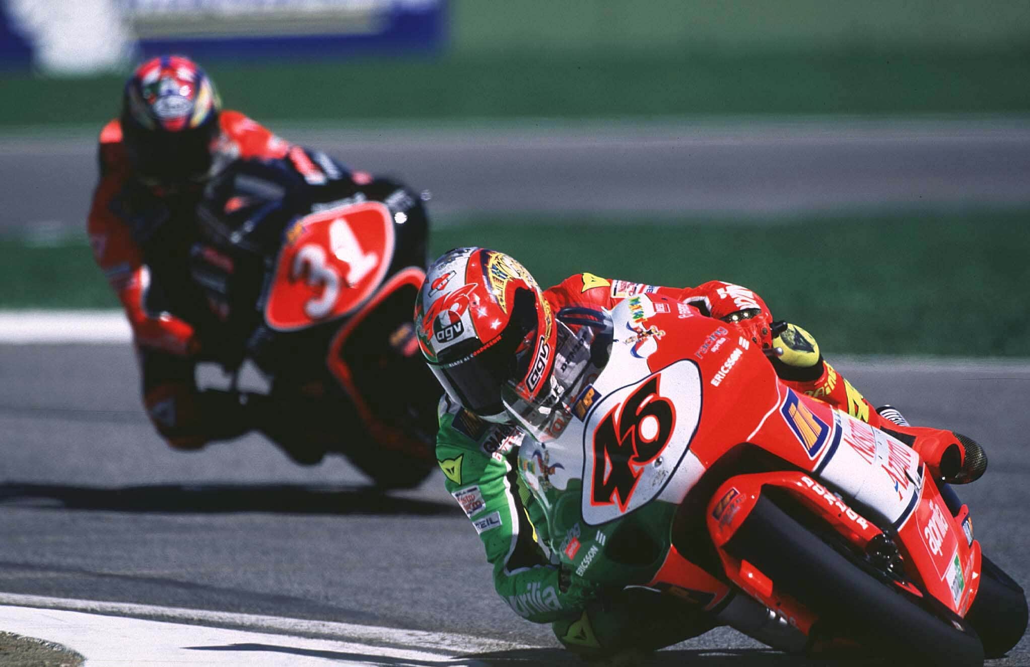 IP mette un tetto al prezzo della benzina: ma ricordate quando correva con Biaggi, Rossi e Márquez?