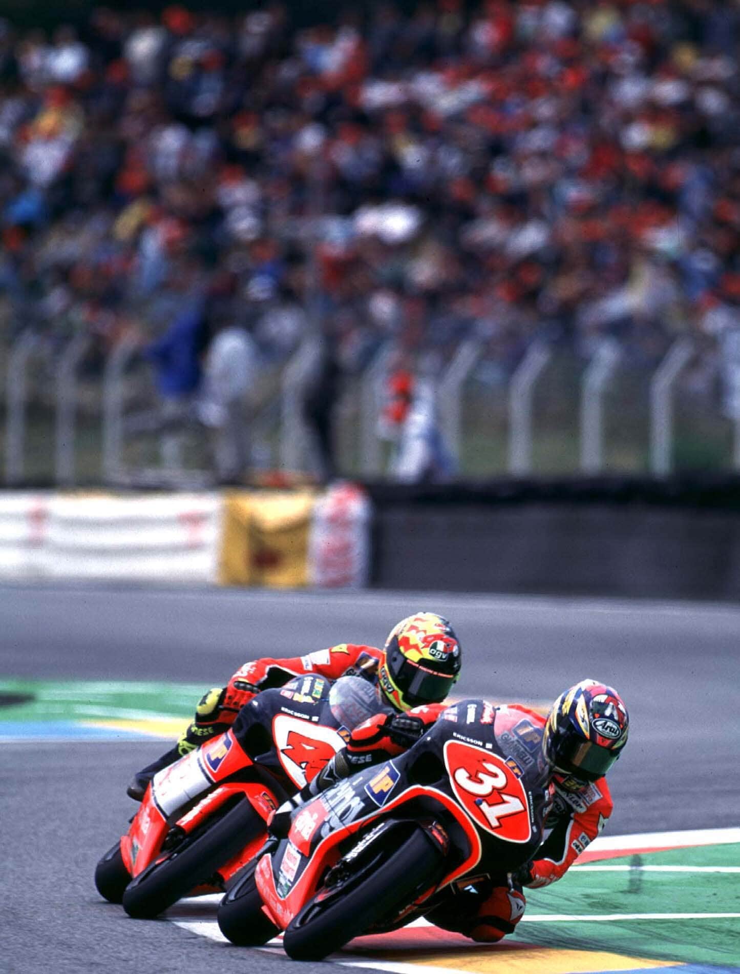 IP mette un tetto al prezzo della benzina: ma ricordate quando correva con Biaggi, Rossi e Márquez?