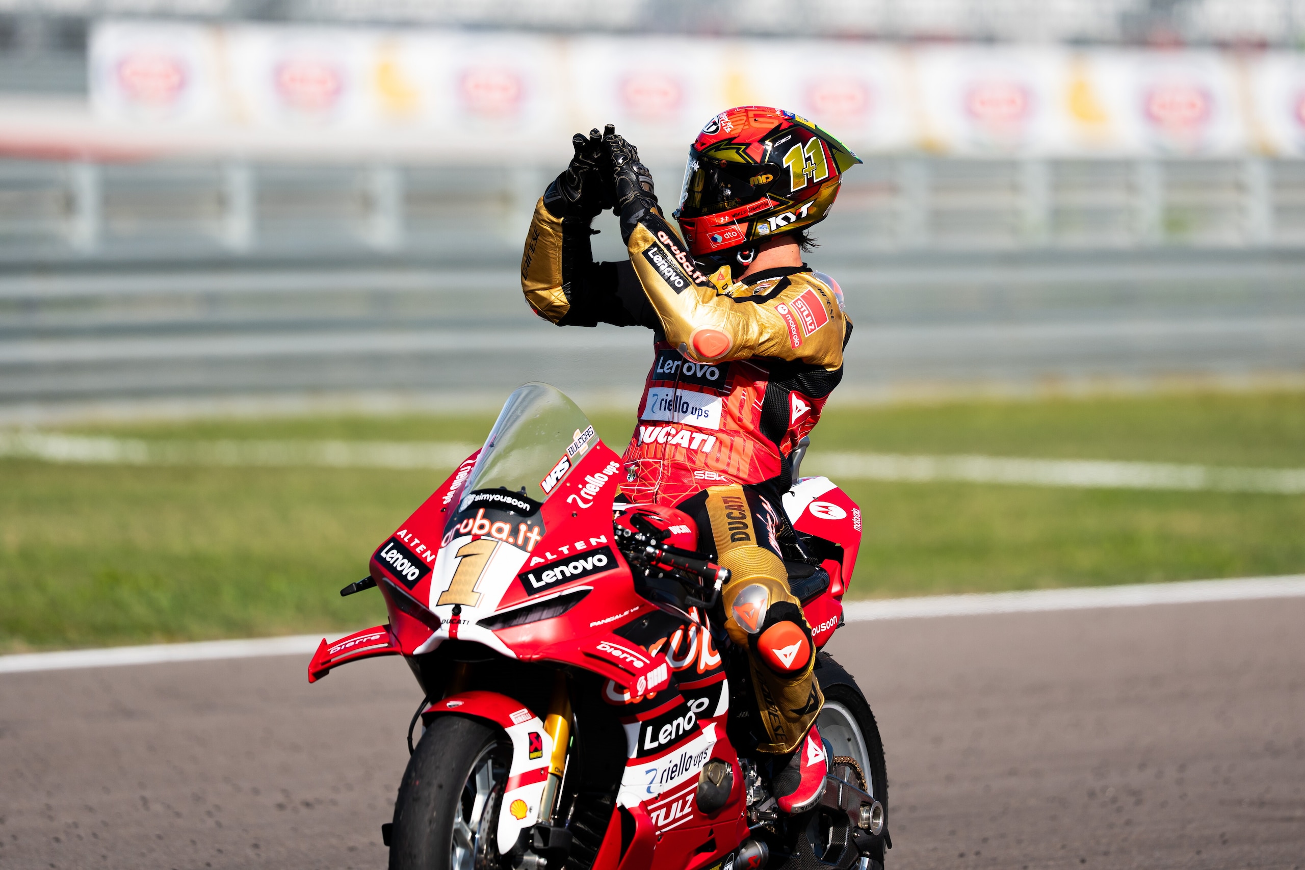 Ducati vincente in SBK: le foto di tutti i piloti sul tetto del mondo