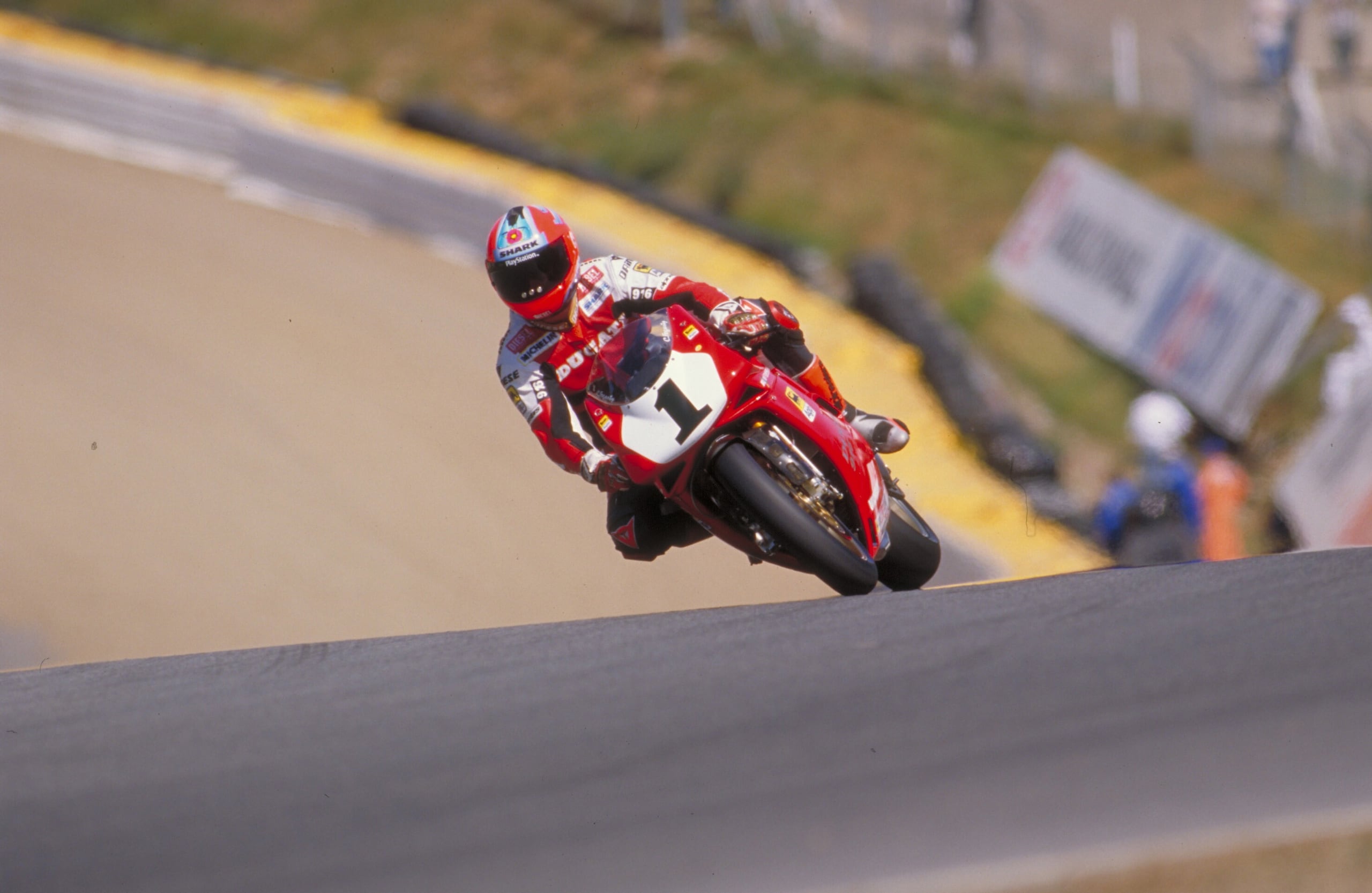 Ducati vincente in SBK: le foto di tutti i piloti sul tetto del mondo