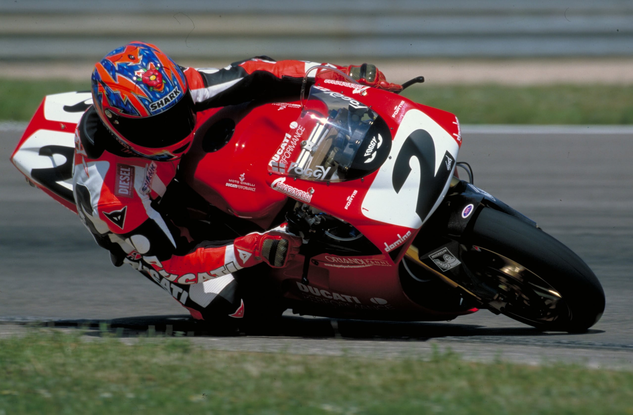 Ducati vincente in SBK: le foto di tutti i piloti sul tetto del mondo