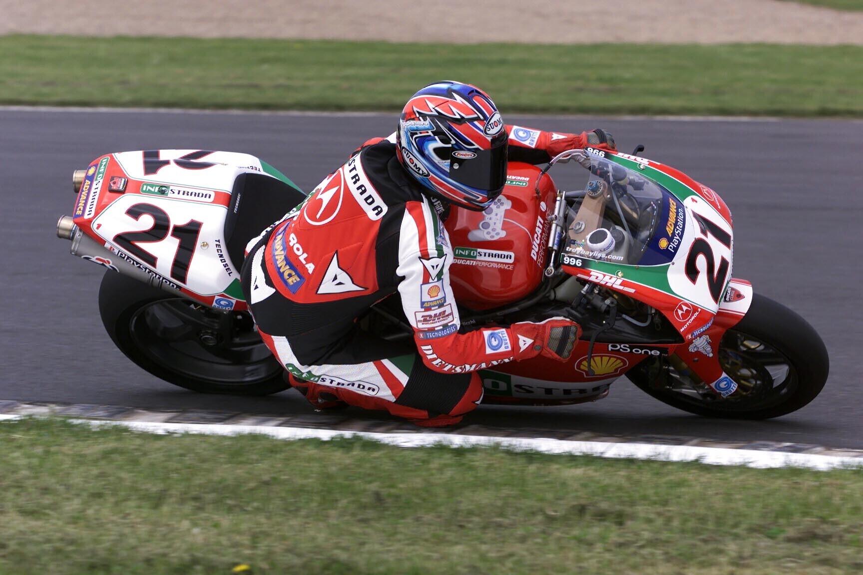 Ducati vincente in SBK: le foto di tutti i piloti sul tetto del mondo