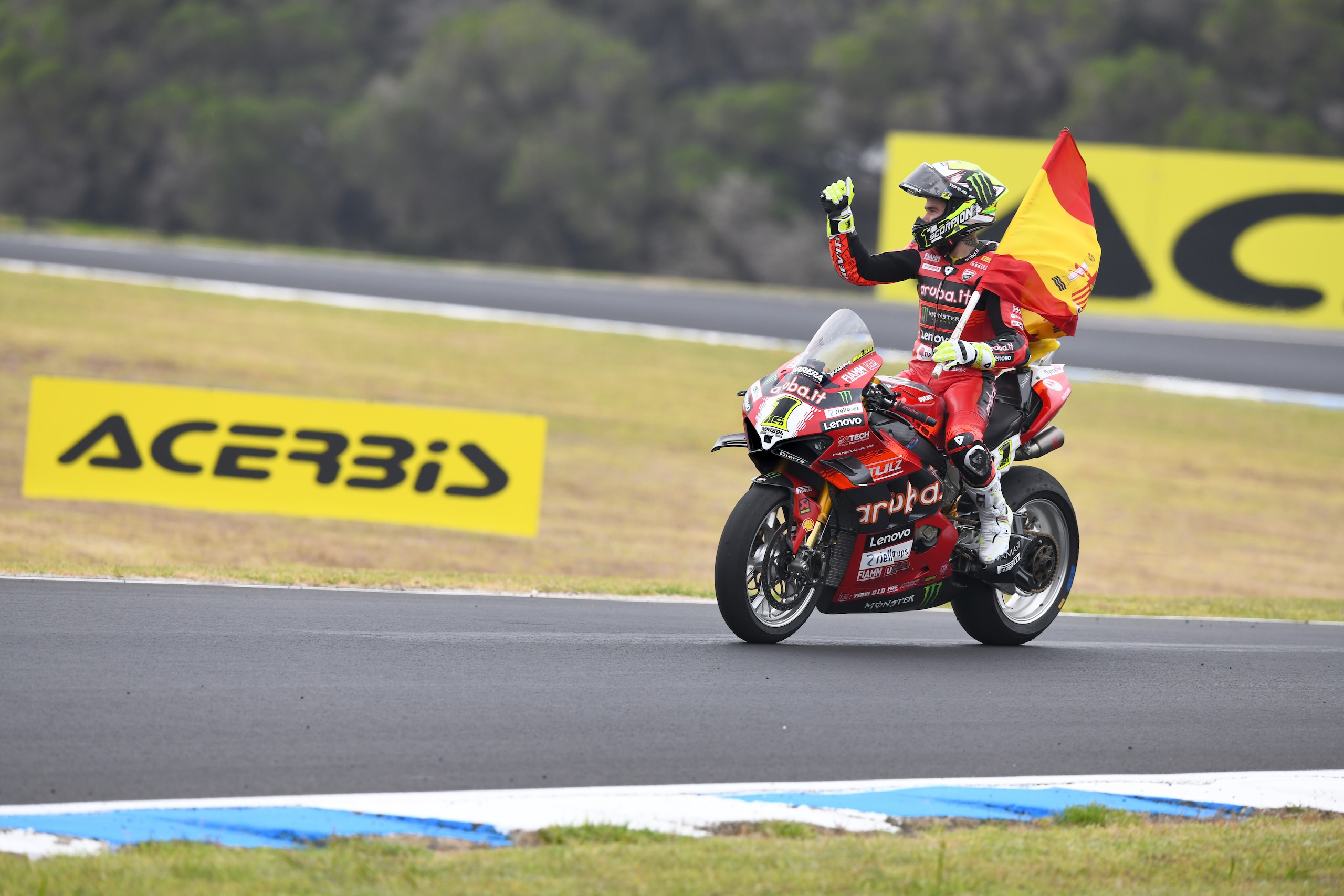 Ducati vincente in SBK: le foto di tutti i piloti sul tetto del mondo