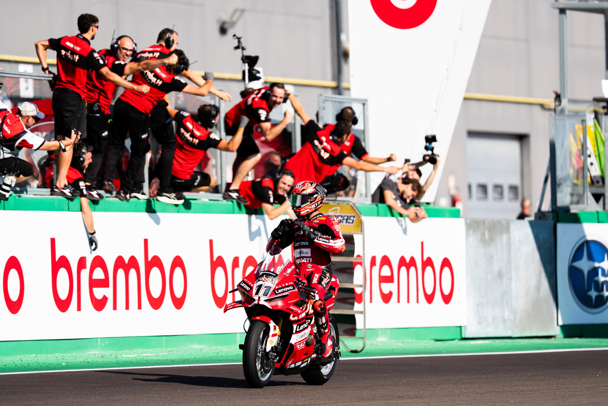 Ducati vincente in SBK: le foto di tutti i piloti sul tetto del mondo