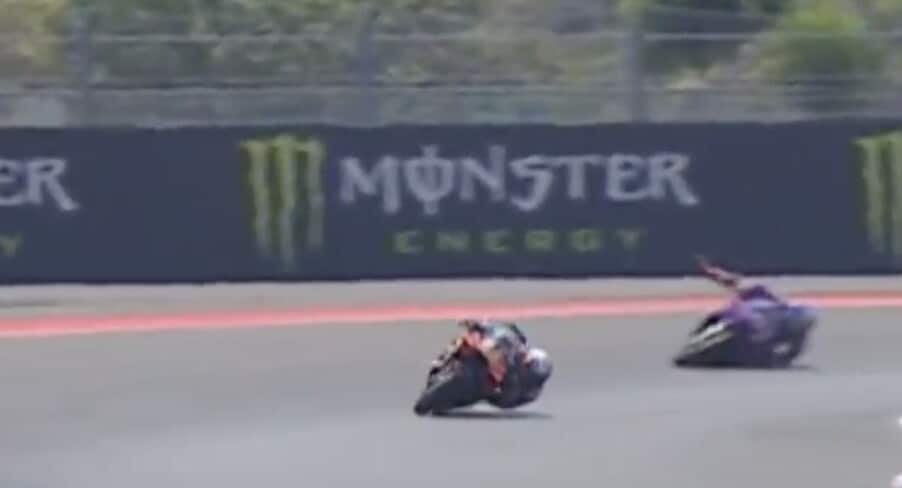 Duro highside per Razgatlioglu in FP2: la sequenza