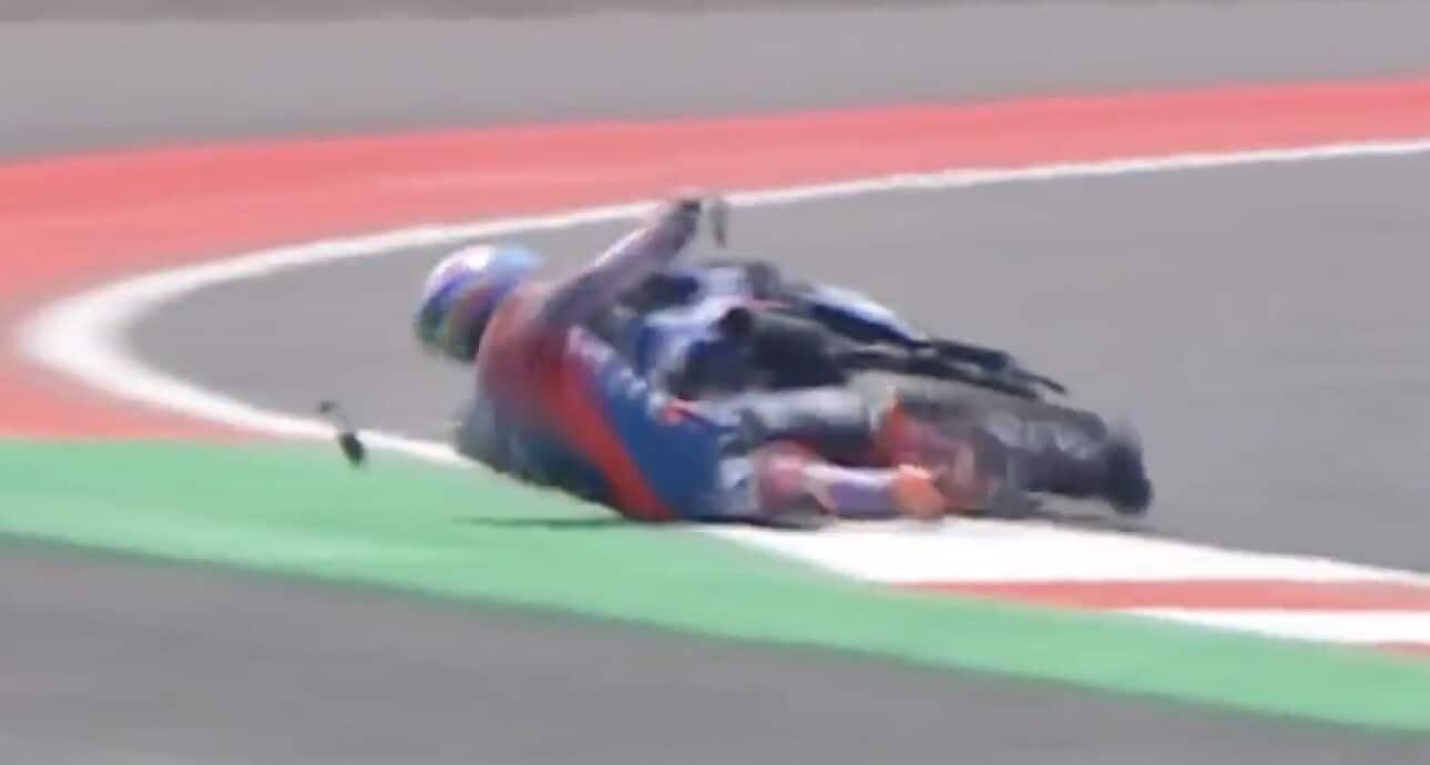 Duro highside per Razgatlioglu in FP2: la sequenza