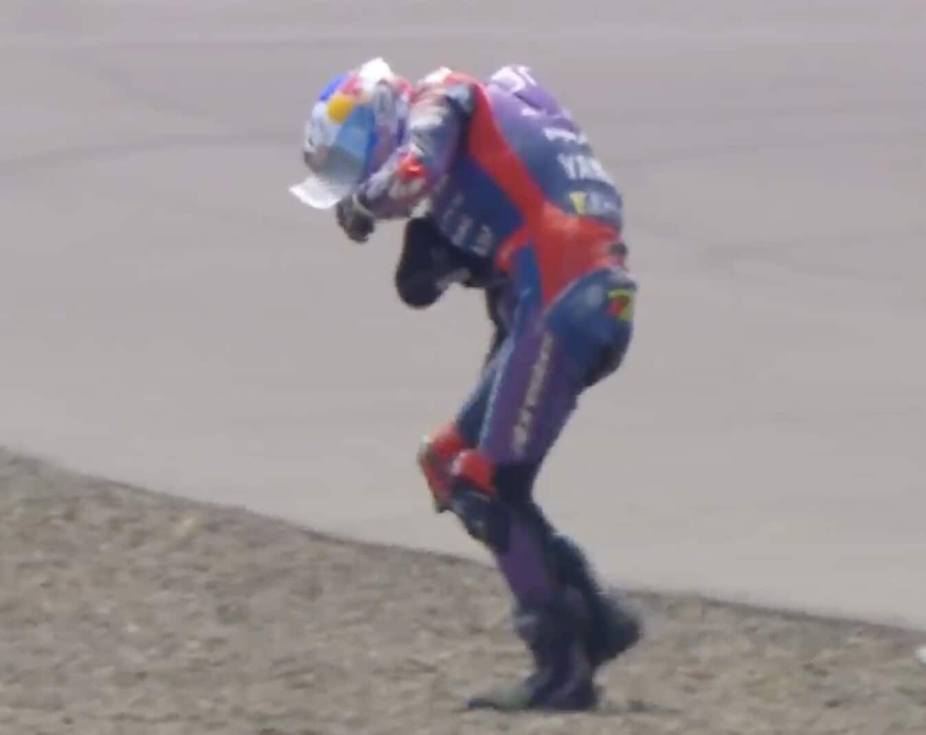 Duro highside per Razgatlioglu in FP2: la sequenza