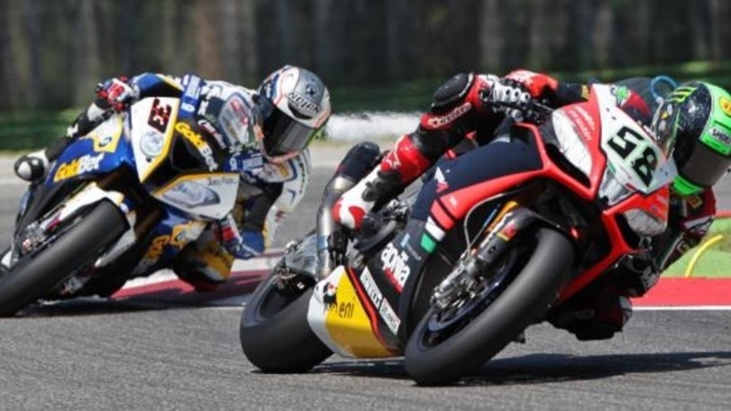Duelli Sprint: il sorpasso vincente di Laverty, all'esterno su Melandri