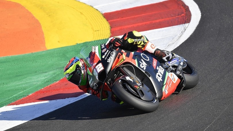 Lorenzo Savadori in fabbrica, per prendersi l’Aprilia MotoGP