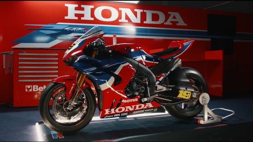 SBK: HRC pronta per l'assalto al titolo, con Camier team manager