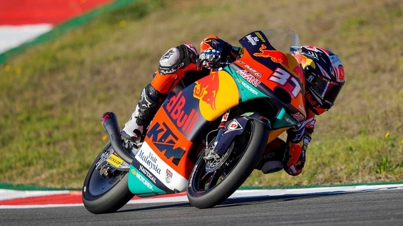 Moto3 Valencia, Acosta magico firma la sua prima pole