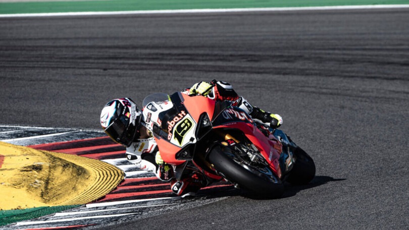SBK, Test Portimao, Bautista: "La Panigale 2022 più bilanciata della 2019"
