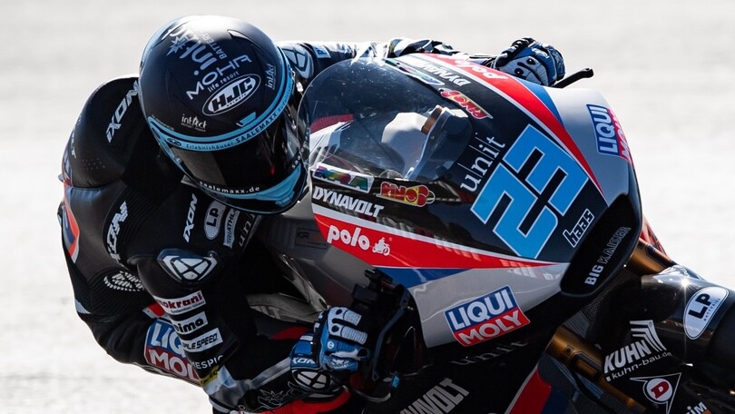 Moto2, infortunio alla mano per Marcel Schrötter: Qatar a rischio?