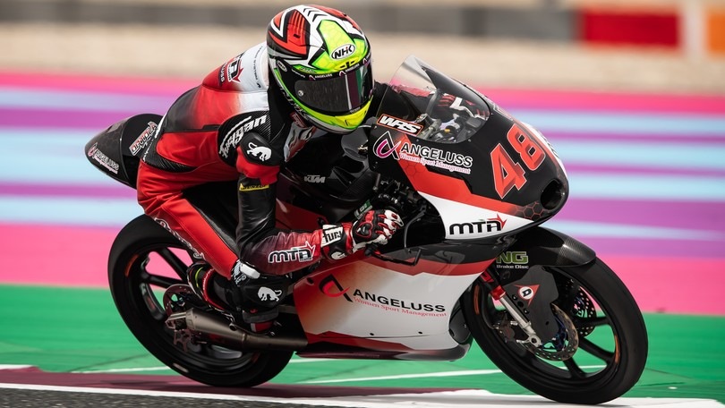 Moto3, il gesto emozionante del debuttante Ivan Ortolá