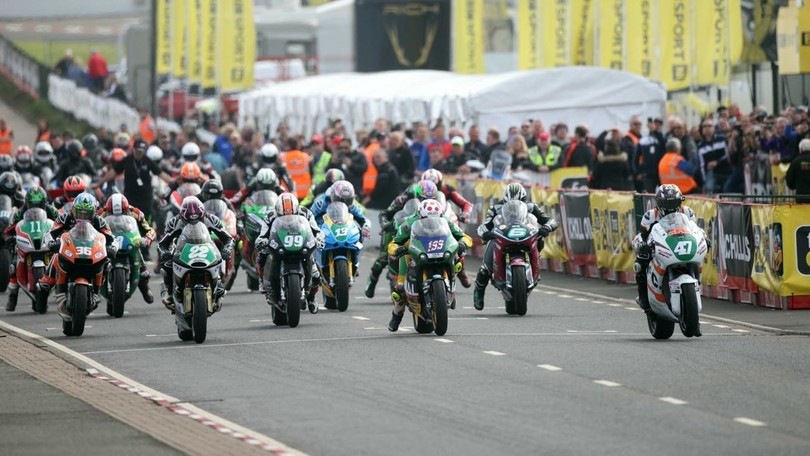 NW200: Cooper dominatore tra le Supertwins, Majola in top ten