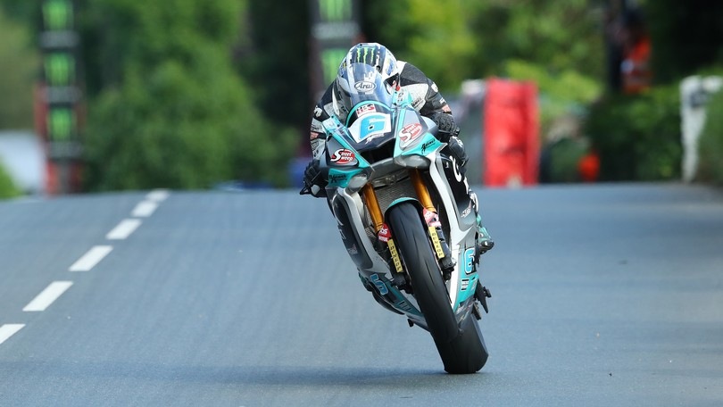 TT 2022: Michael Dunlop protagonista nell'ultima giornata di prove